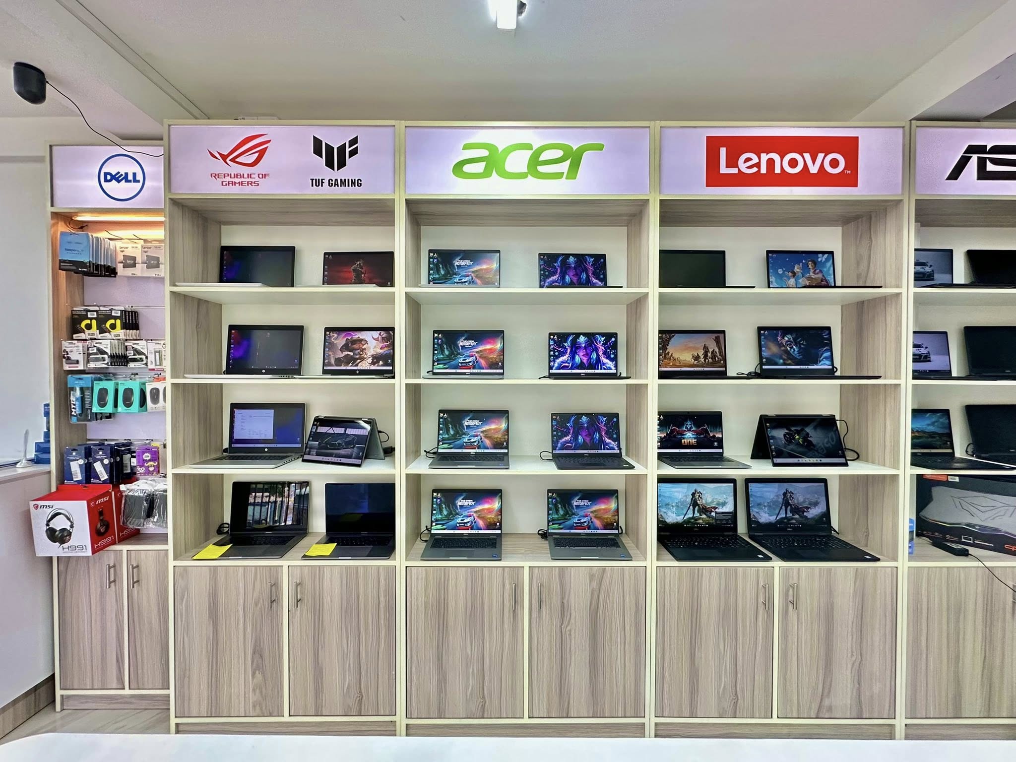 Laptop Expert Hero Background